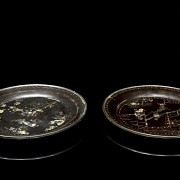 Pair of lacquered dishes with mother-of-pearl inlay, Qing dynasty