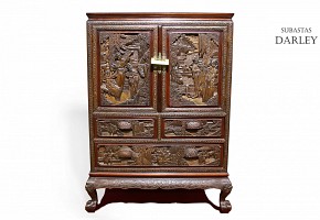 Base cabinet in carved and gilded wood, China, 19th century