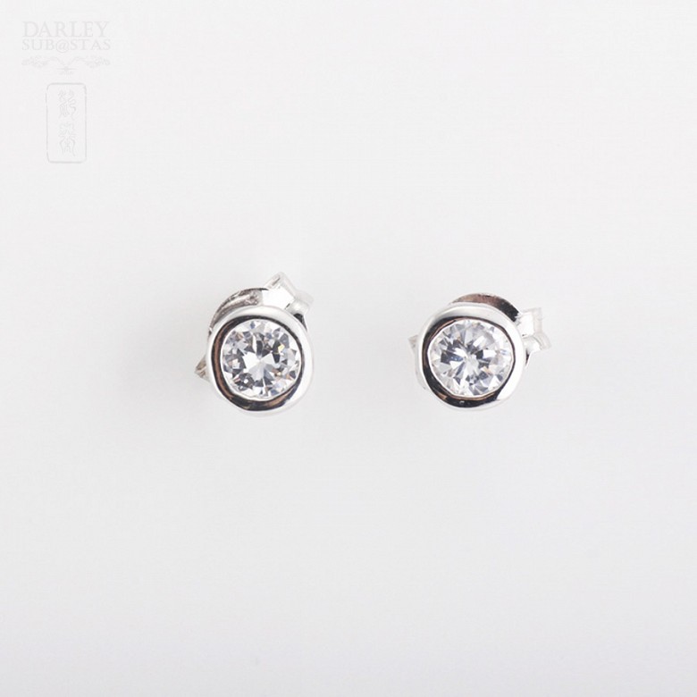 925银配圆晶锆石耳环