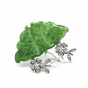 Jade brooch with diamonds, set in 18k white gold - 2