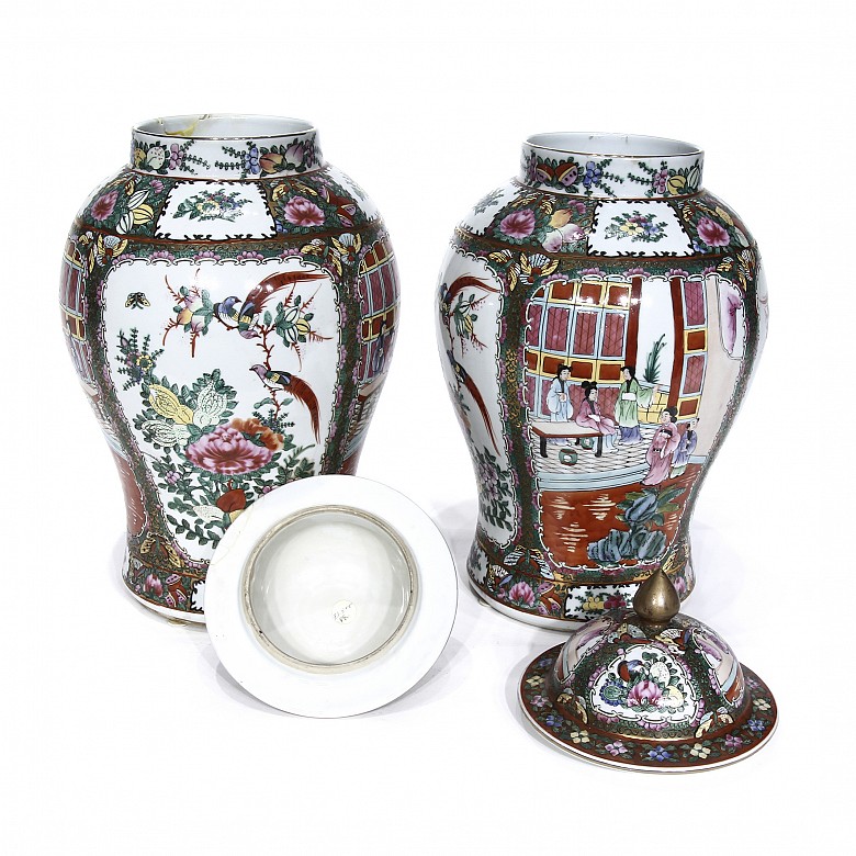Pair of Cantonese porcelain sharps, 20th century - 1