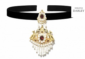 Pendant in 18 k yellow gold, rubies and pearls