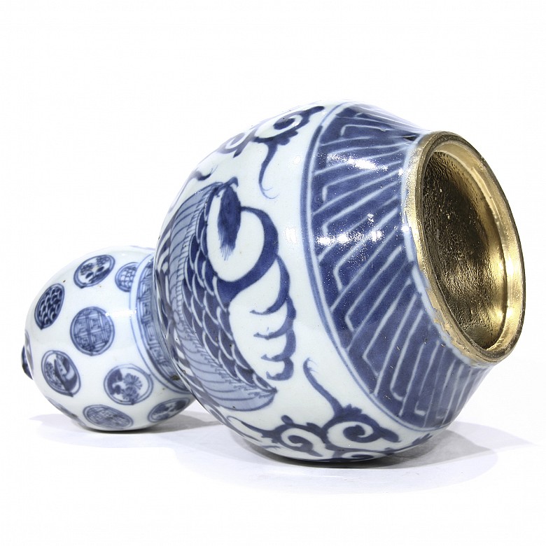 Glazed porcelain vase with hulu shape, 20th century