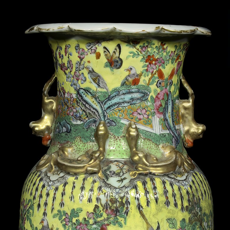 Cantonese vase with yellow background, 20th century