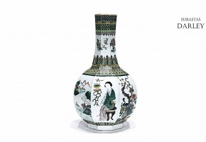 Jarrón de porcelana familia verde, dinastía Qing.
