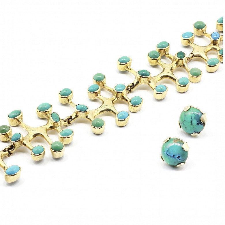 18k yellow gold bracelet and earrings with natural turquoise.