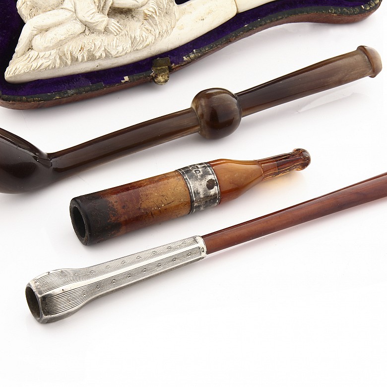 Lot of two pipes and two mouthpieces, 19th century