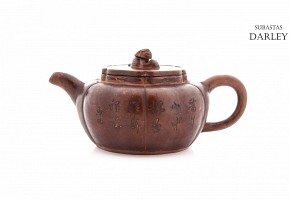 A Chinese clay teapot, Yixing.