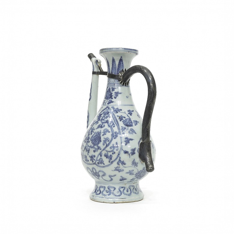A blue and white pear-shaped ewer, Ming Dynasty, 16 century.