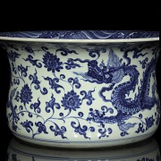 Large bowl with dragon, Ming style