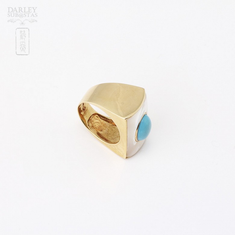 Turquoise and mother of pearl ring in 18k yellow gold. - 1