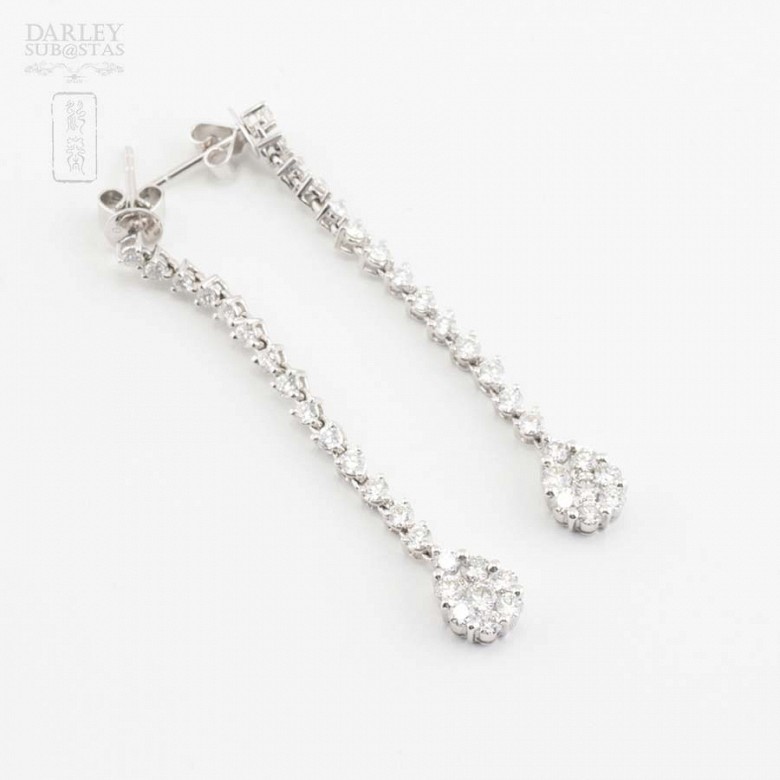 Earrings in 18k white gold and diamonds. - 6