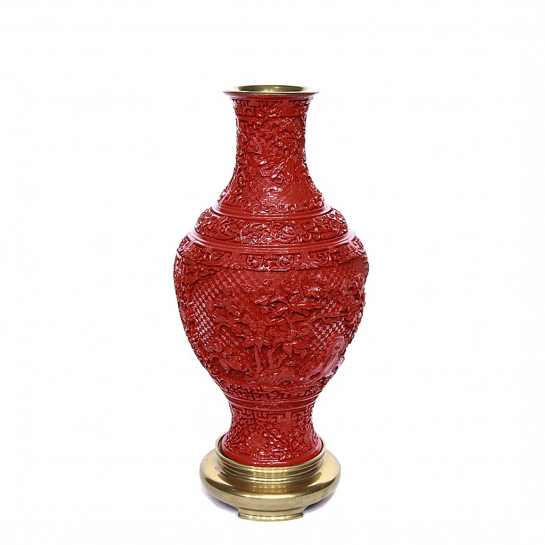 Chinese lacquer vase with metal base, 20th century