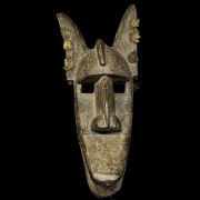 Dos máscaras africanas de madera tallada s.XX