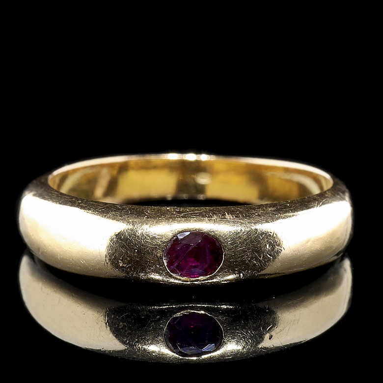 Ring with ruby in 18k yellow gold