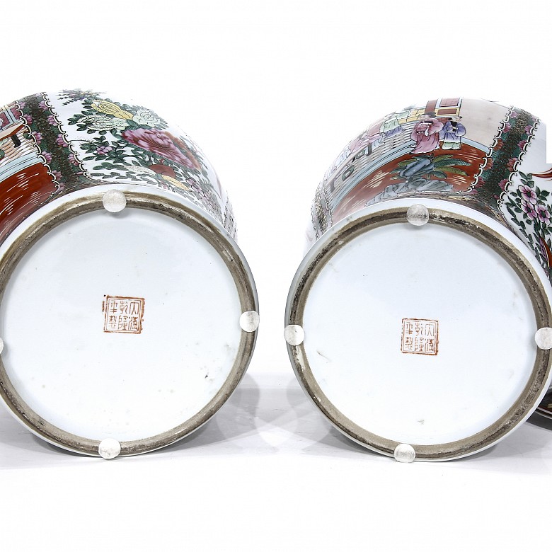 Pair of Cantonese porcelain sharps, 20th century - 3