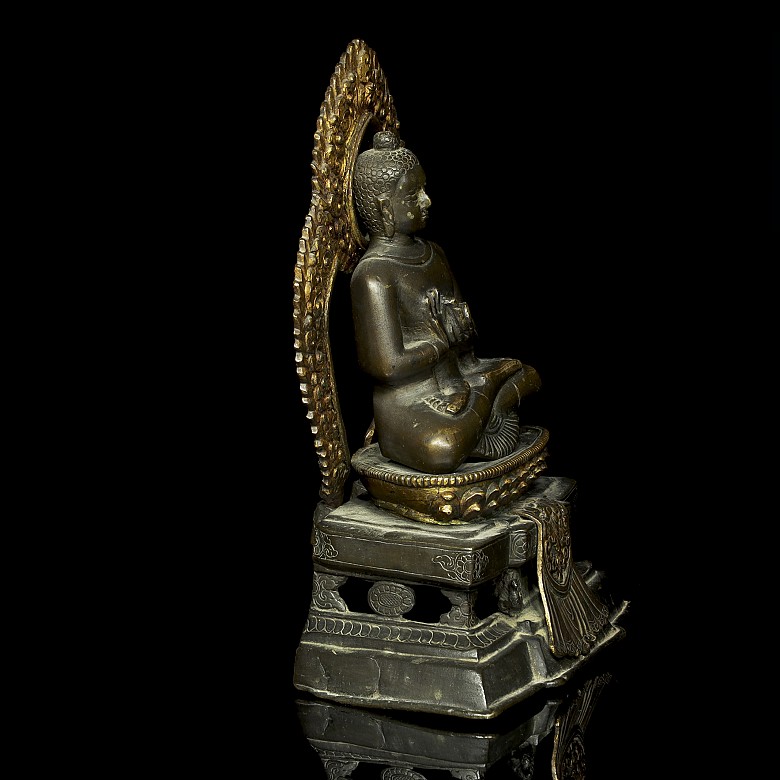 Altar tibetano con buda, dinastía Qing