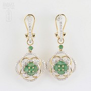 Earrings in 18k yellow gold, emeralds and diamonds. - 1