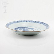 Chinese porcelain plate, XVIII century. - 2