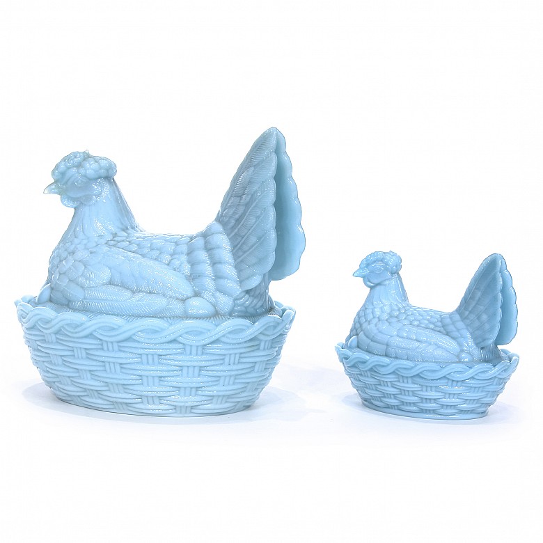 Two hen-shaped containers, blue opaline glass, ca. 1900.