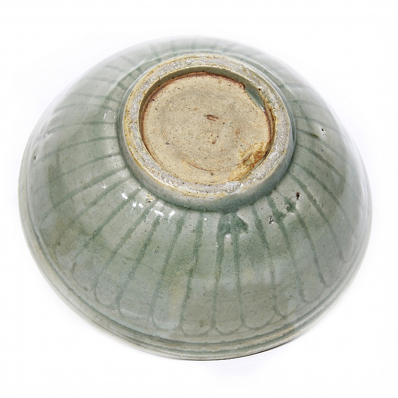 Cuenco, dinastía Yuan/Ming, con vidriado celadón, s.XIV - 1