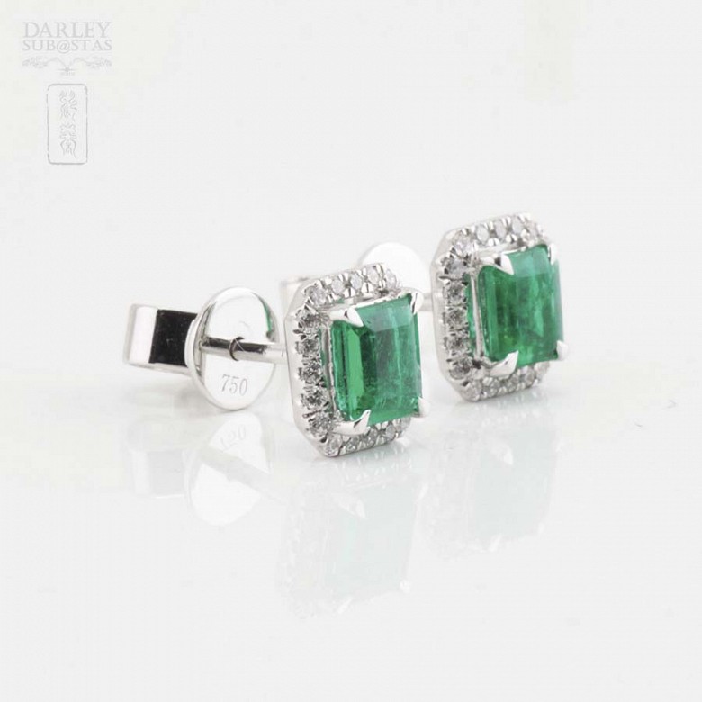 Earrings in 18k gold, brilliant and Colombian emerald - 2