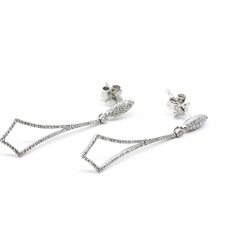 18k white gold earrings with diamonds.