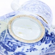 Pareja de salseras y lechera de cerámica china, s.XVIII