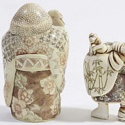 Two figures of Japanese ivory - 6