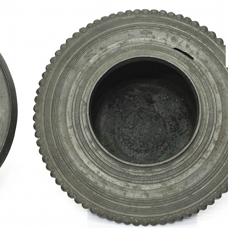 Dos cuencos de bronce, Indonesia, S.XIX - 4