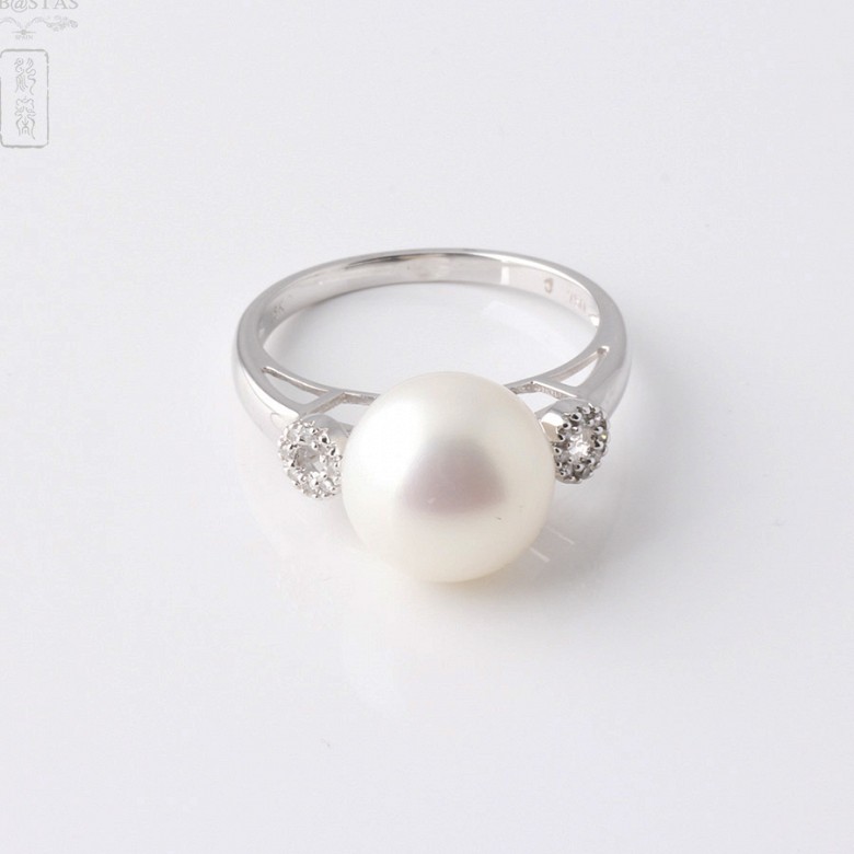 Anillo con perla blanca y diamantes en oro blanco de 18k - 3