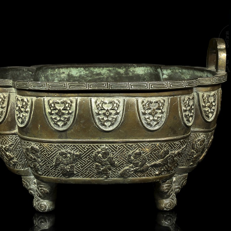 Incensario de bronce, con relieves, dinastía Qing