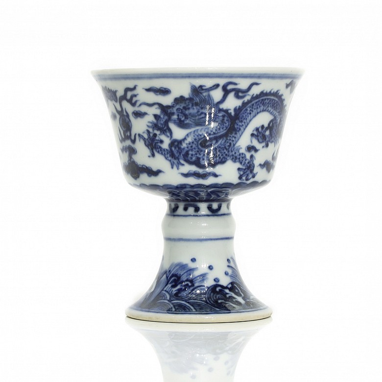Blue and white porcelain footed bowl, 20th century