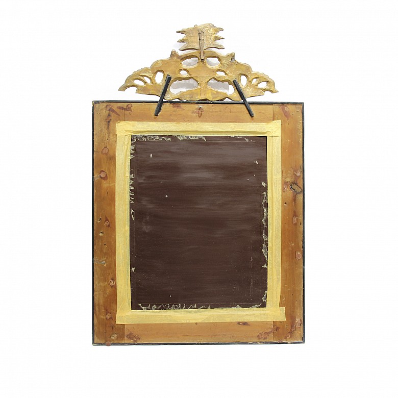 Espejo de madera chapeada con copete tallado y dorado, med.s.XX - 1