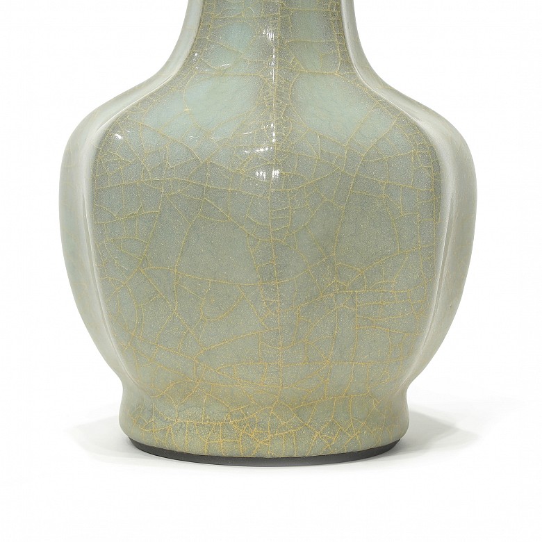 Jarrón octogonal de cerámica Longquan, dinastía Song del sur (1127 - 1279)