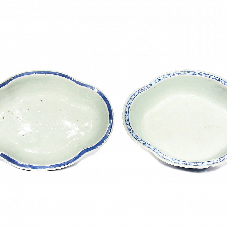 Pair of chinese trays, porcelain, 19th century