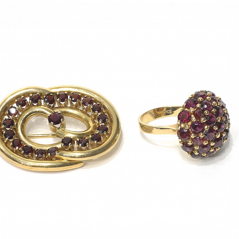 Set of brooch and ring with 18k gold assemblimg