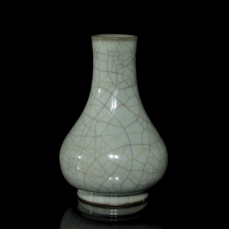 Vase with blue glaze, Geyao style