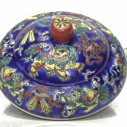 Caja de porcelana esmaltada, dinastía Qing
