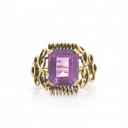 18k Yellow gold ring with pink stone