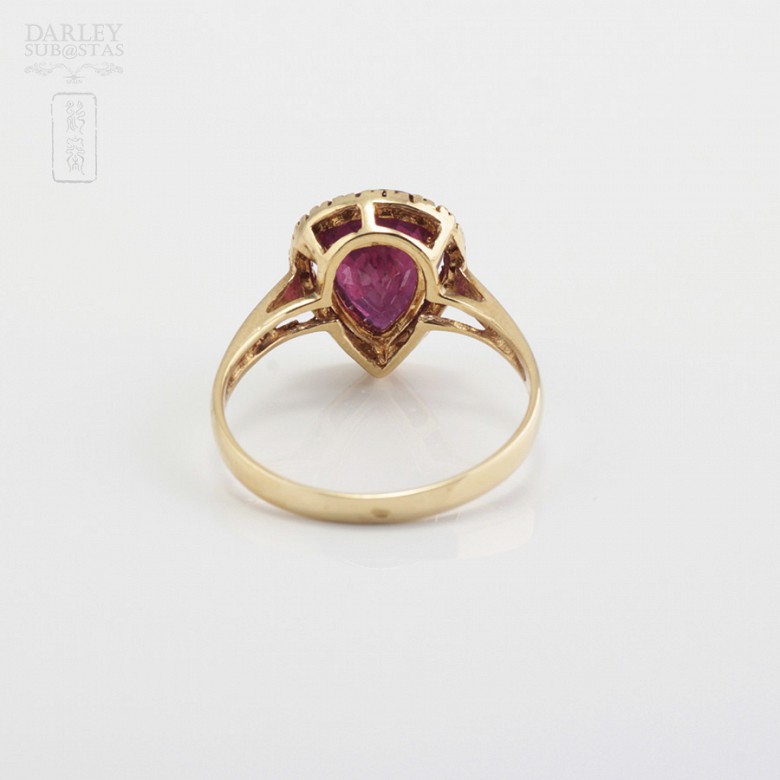 Ring with ruby ​​and diamonds in 18k yellow gold. - 1