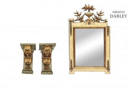Pareja de ménsulas y un espejo de madera policromada, S.XX
