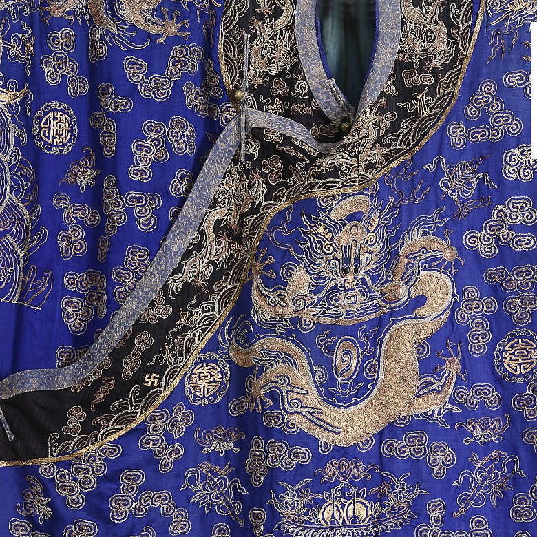 An Imperial silk court robe 
