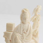 Figura de Guanyin tallada en marfil - 5