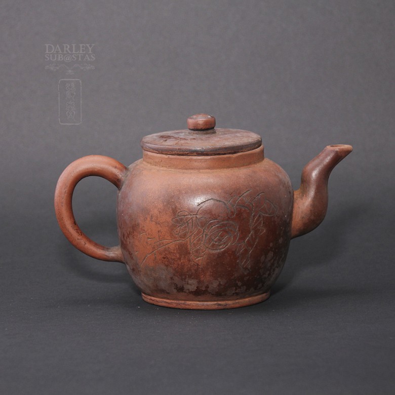 Beautiful Old Yixing teapot.