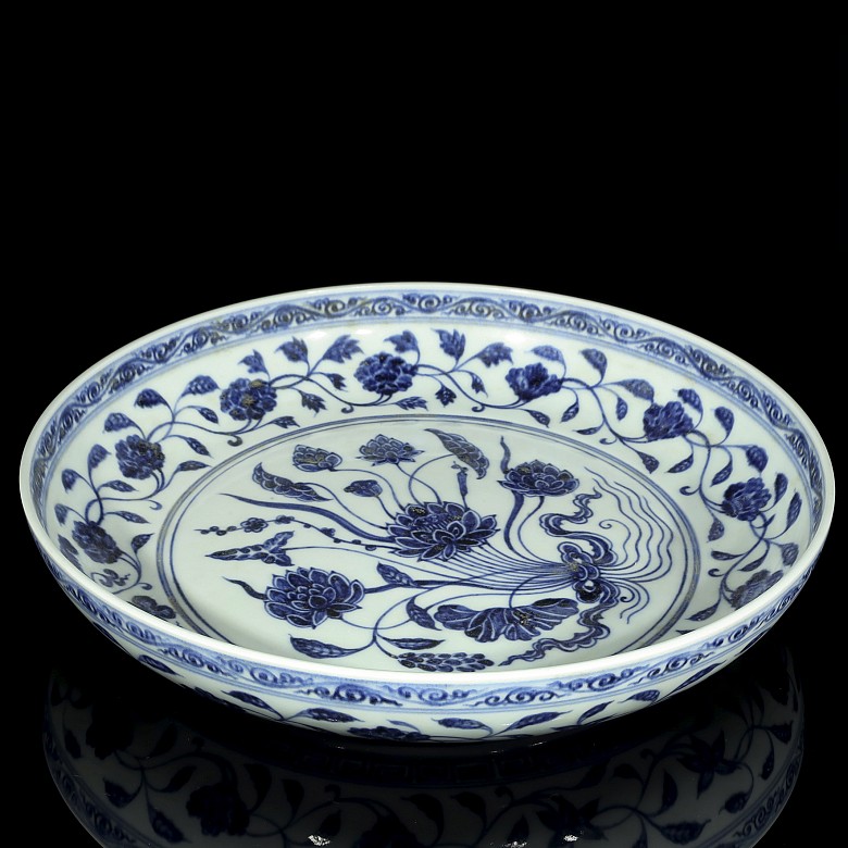 Ceramic plate with flowers, blue and white, 20th century