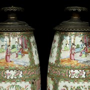 Pair of lamps with porcelain body, 19th century