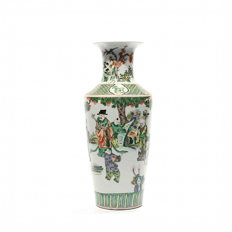 Chinese vase famille verte decorated with wiseman scenes.