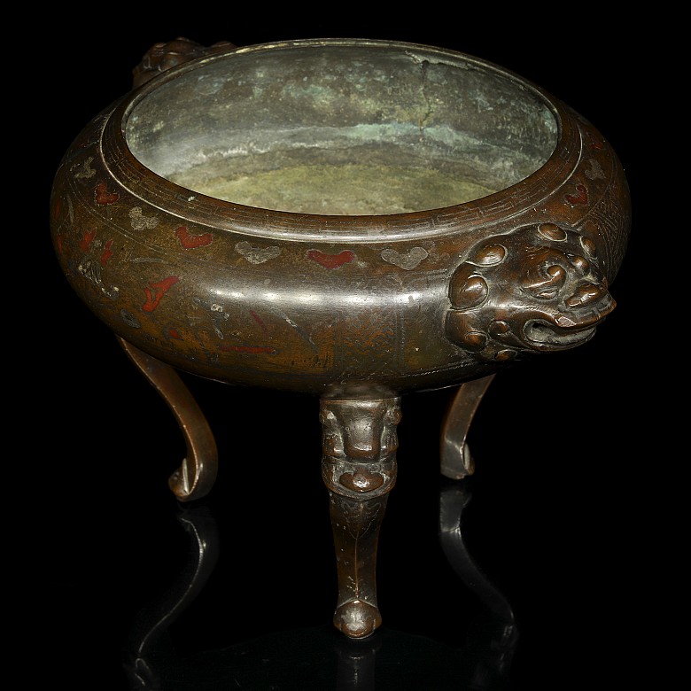 Incensario trípode de bronce con incrustaciones, dinastía Qing