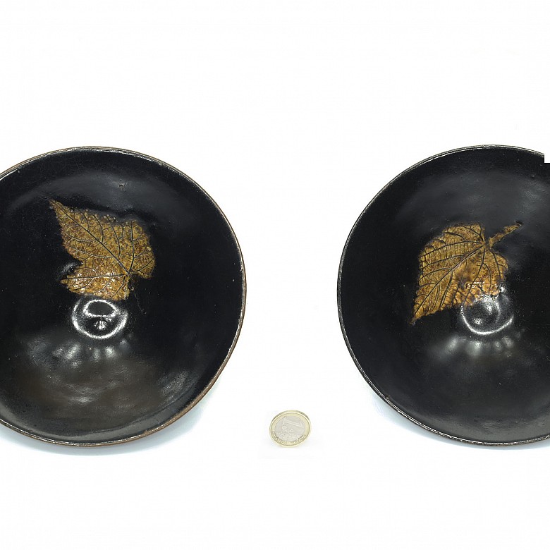 Pair of bowls with a leaf, 20th century